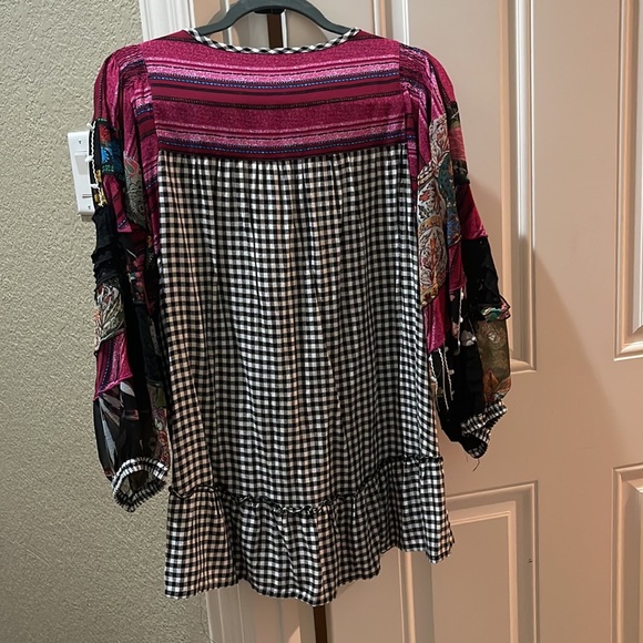 John Mark multi fabric tunic amazing NWOT size Small - Picture 3 of 3